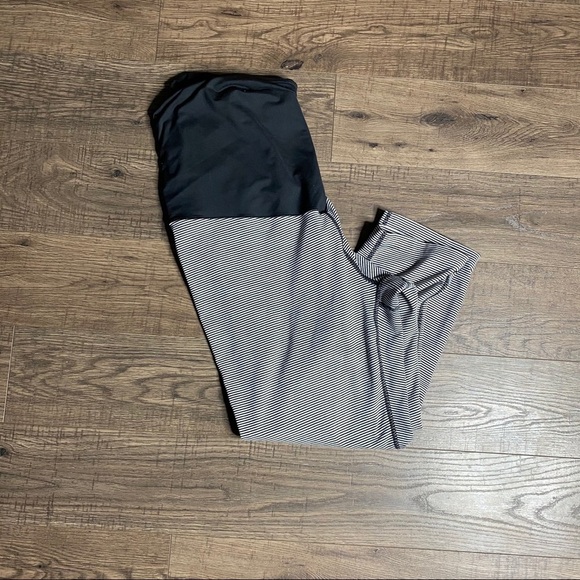 Zella- Maternity Striped Crop Active Leggings - Picture 4 of 5